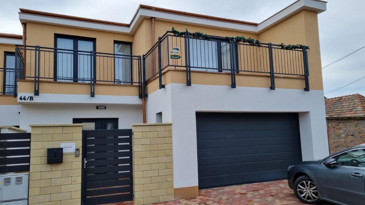 Sarkcsillag Teljes Csaladihaz- Star Complete Family House Apartment Szeged Bagian luar foto