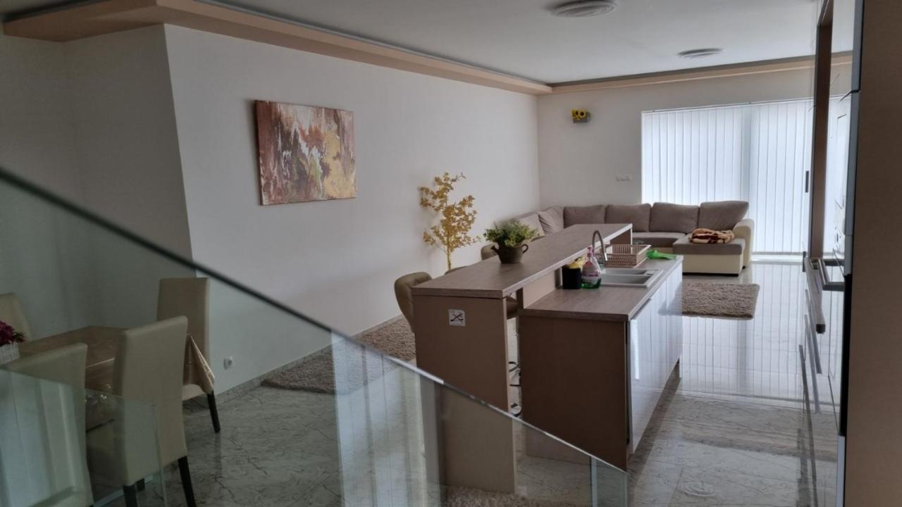 Sarkcsillag Teljes Csaladihaz- Star Complete Family House Apartment Szeged Bagian luar foto