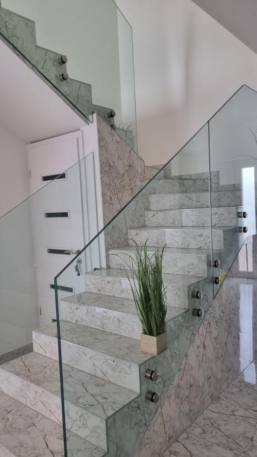 Sarkcsillag Teljes Csaladihaz- Star Complete Family House Apartment Szeged Bagian luar foto
