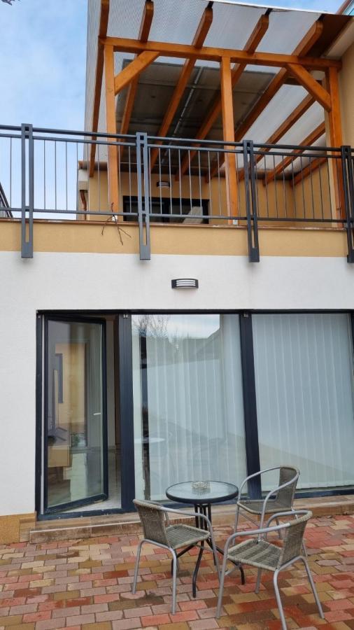 Sarkcsillag Teljes Csaladihaz- Star Complete Family House Apartment Szeged Bagian luar foto