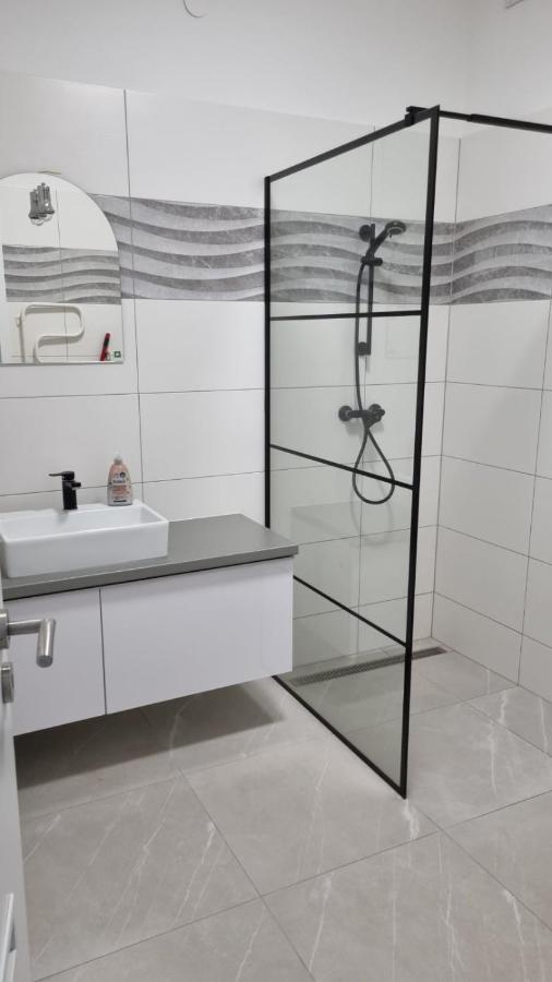 Sarkcsillag Teljes Csaladihaz- Star Complete Family House Apartment Szeged Bagian luar foto