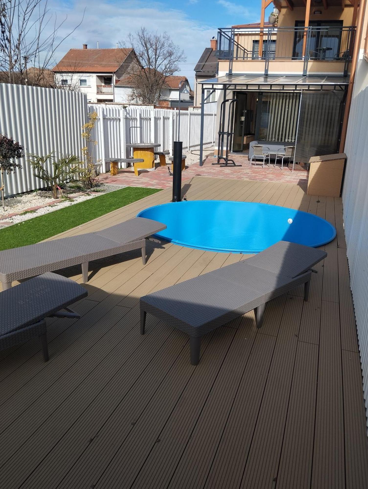 Sarkcsillag Teljes Csaladihaz- Star Complete Family House Apartment Szeged Bagian luar foto